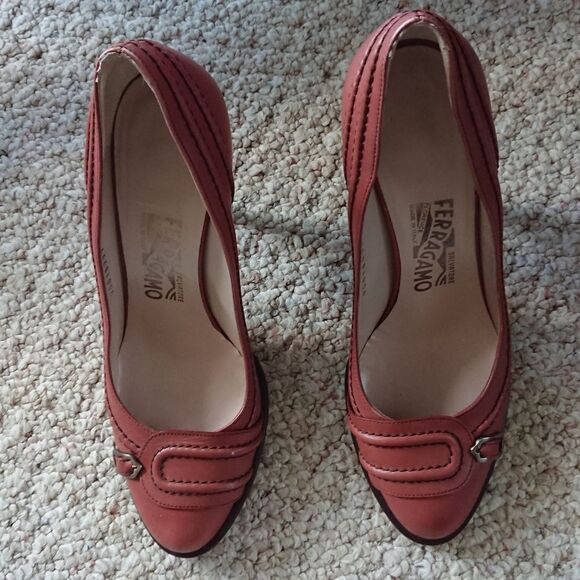 Salvatore Ferragamo rose brown color pumps size 8B - Picture 5 of 12